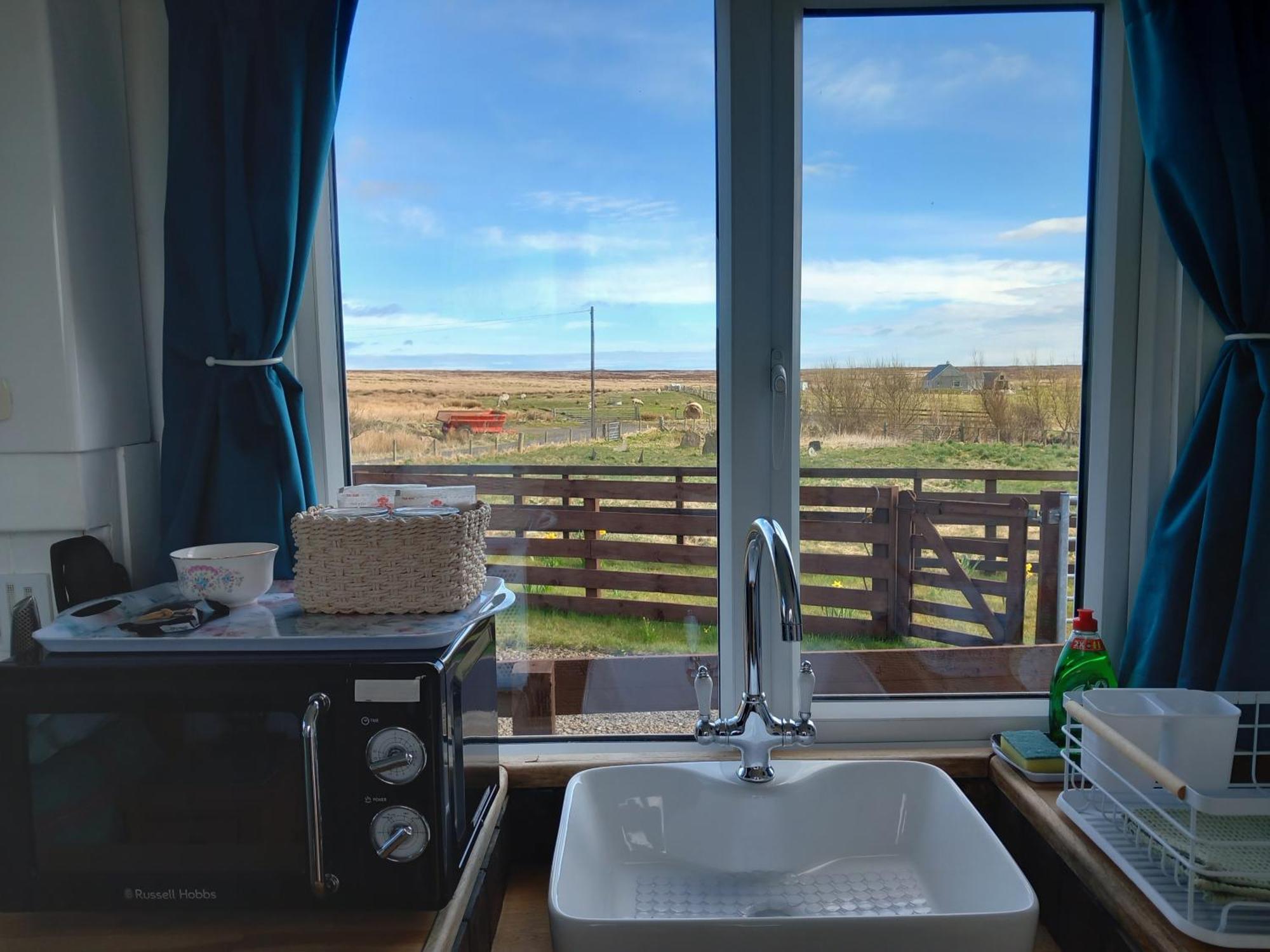 Hillside Camping Pods And Shepherd'S Hut Wick  Exterior foto